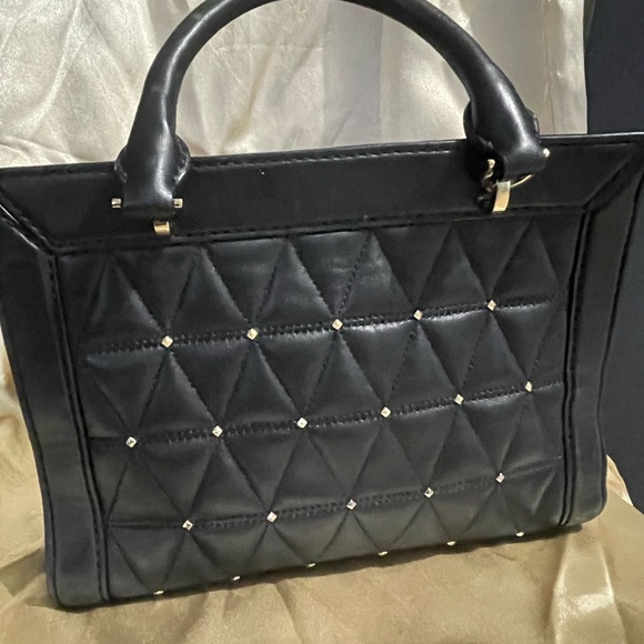 EUC Michael Kors Quilted Gold Studded Medium Messenger Bag! - Picture 2 of 7